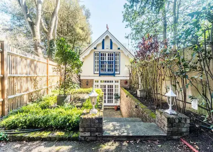 Pass The Keys Cosy River House With Beautiful Views