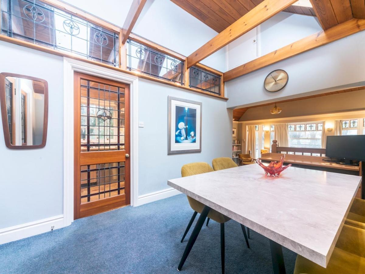 Pass The Keys Cosy River House With Beautiful Views *