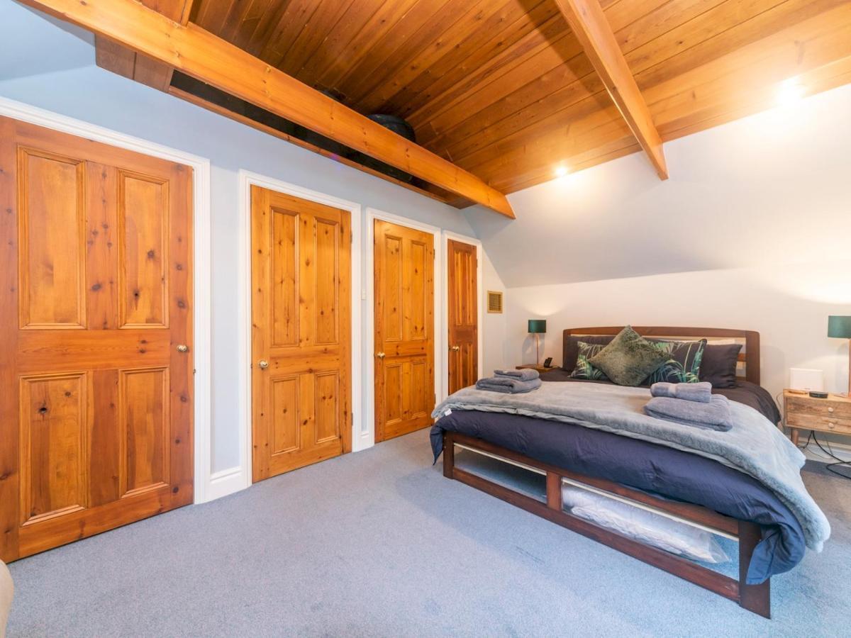 Pass The Keys Cosy River House With Beautiful Views Holiday home *