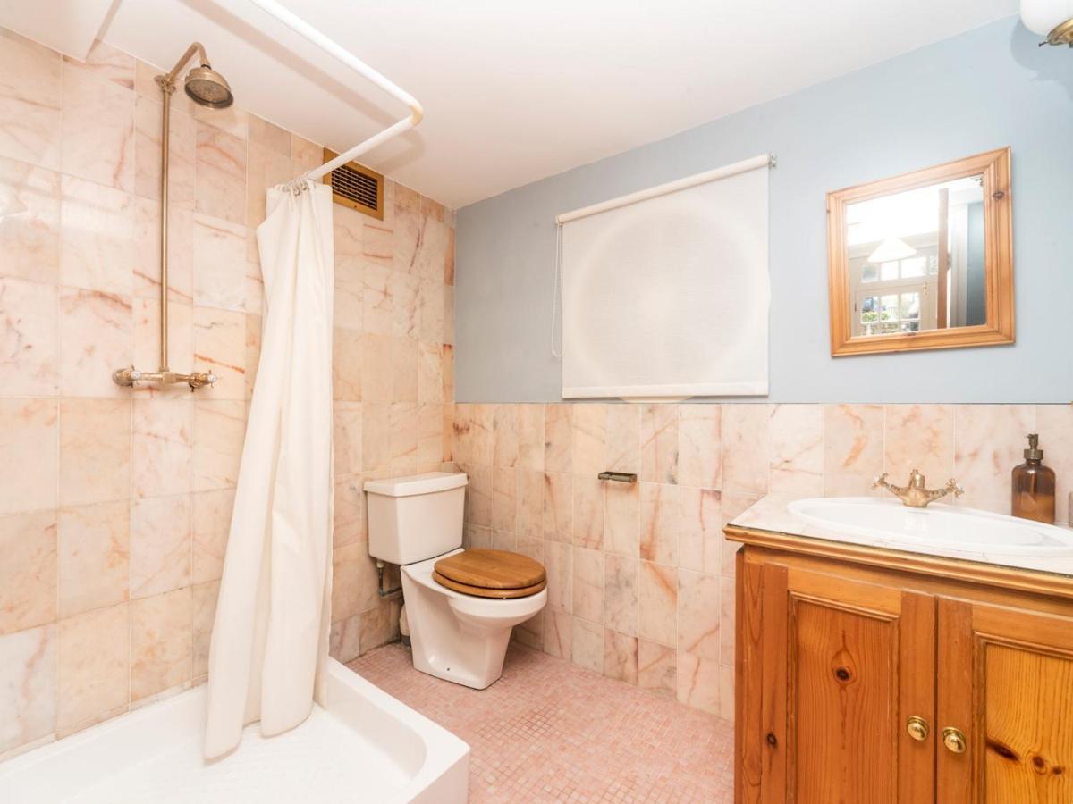 Pass The Keys Cosy River House With Beautiful Views Kingston upon Thames (Greater London)