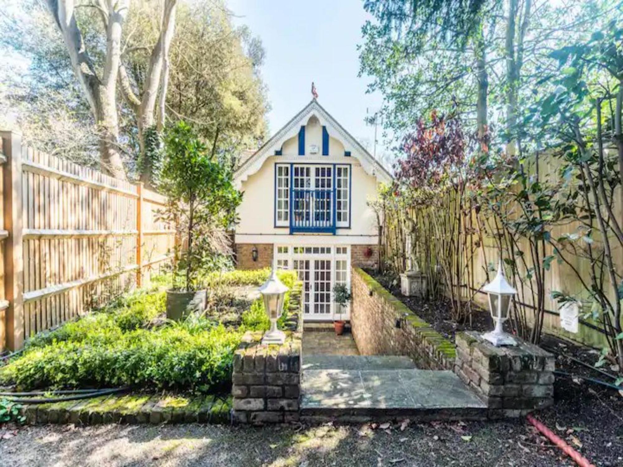 Pass The Keys Cosy River House With Beautiful Views Holiday home *